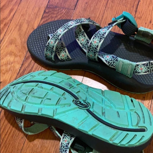 Size 5 women’s chacos - Picture 3 of 4